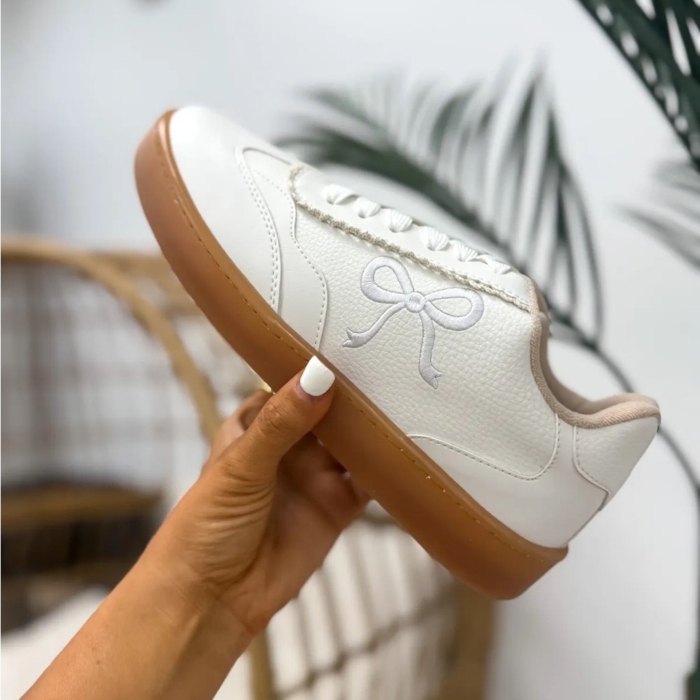 NIB Makers Jessie Bow Sneaker in White with Gold Accents